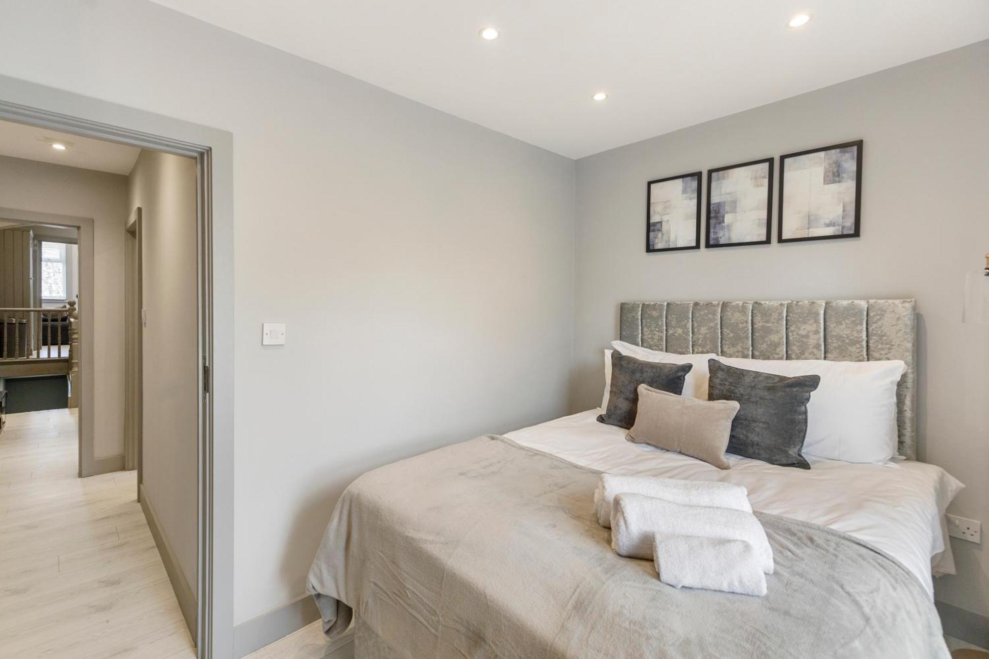 Wembley Luxury 3 Bedroom Лондон Екстериор снимка
