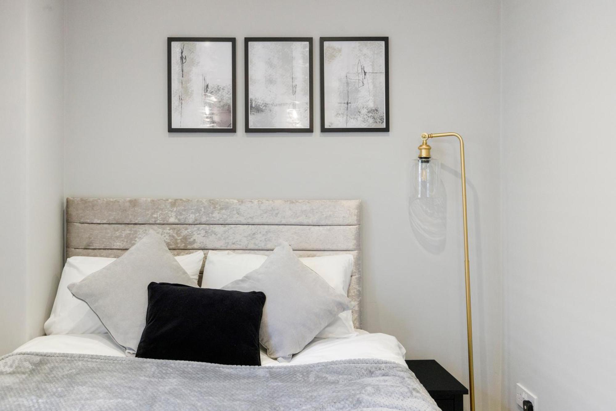 Wembley Luxury 3 Bedroom Лондон Екстериор снимка